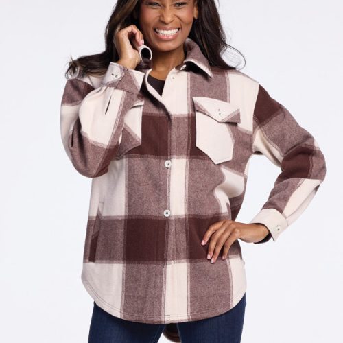 Model wearing Sawyer Shacket - Chai Latte Plaid | Keesha is 5’9.5”, wearing a size S